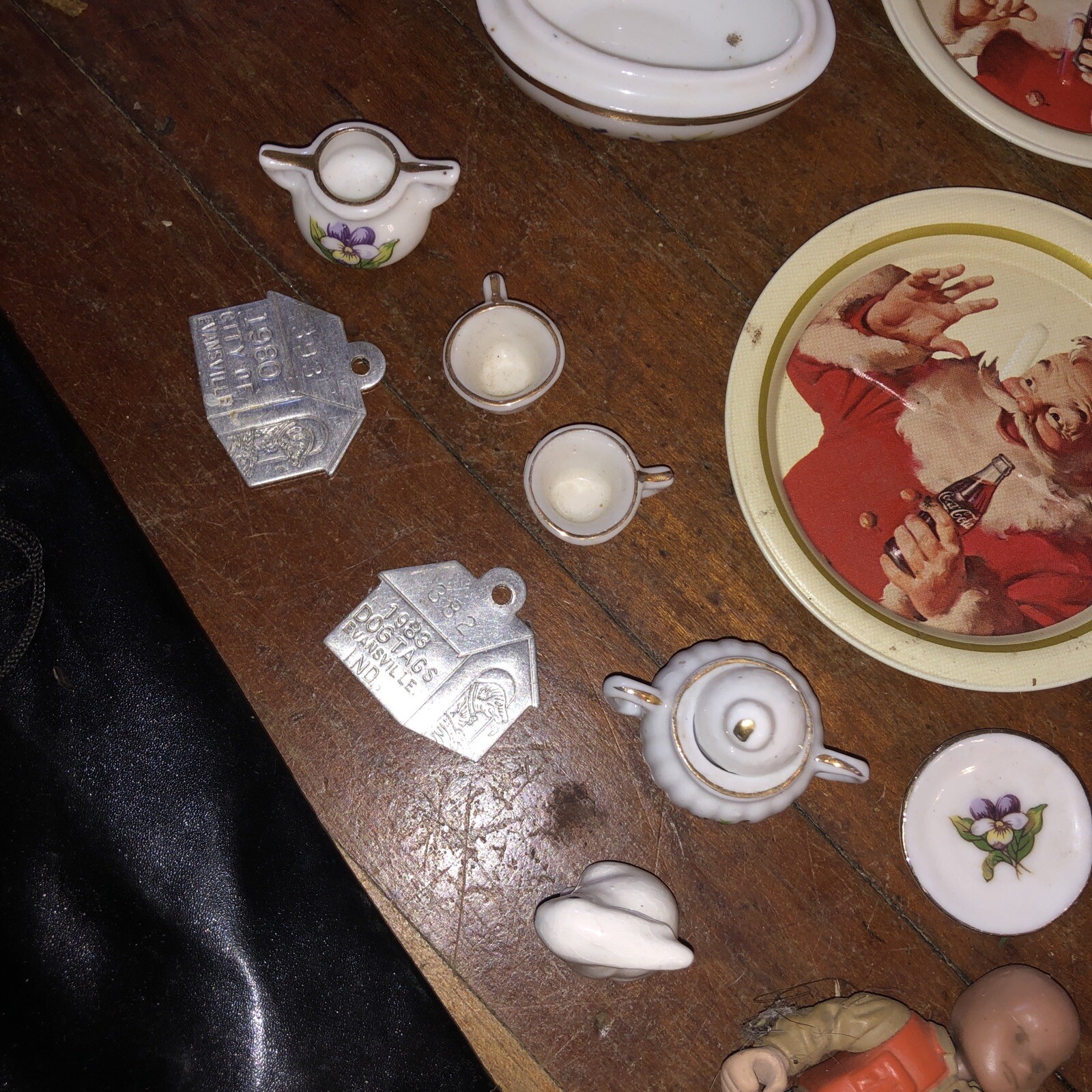 junk drawer lot of misc items – Violet China / Beef King Tokens / Coasters
