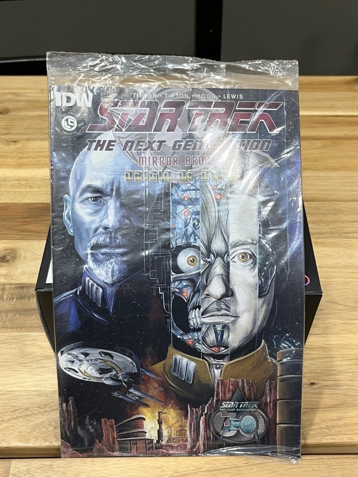 Lot of 34 comic books and Prints – some sealed – Loot Crate, Anime, Marvel, DC