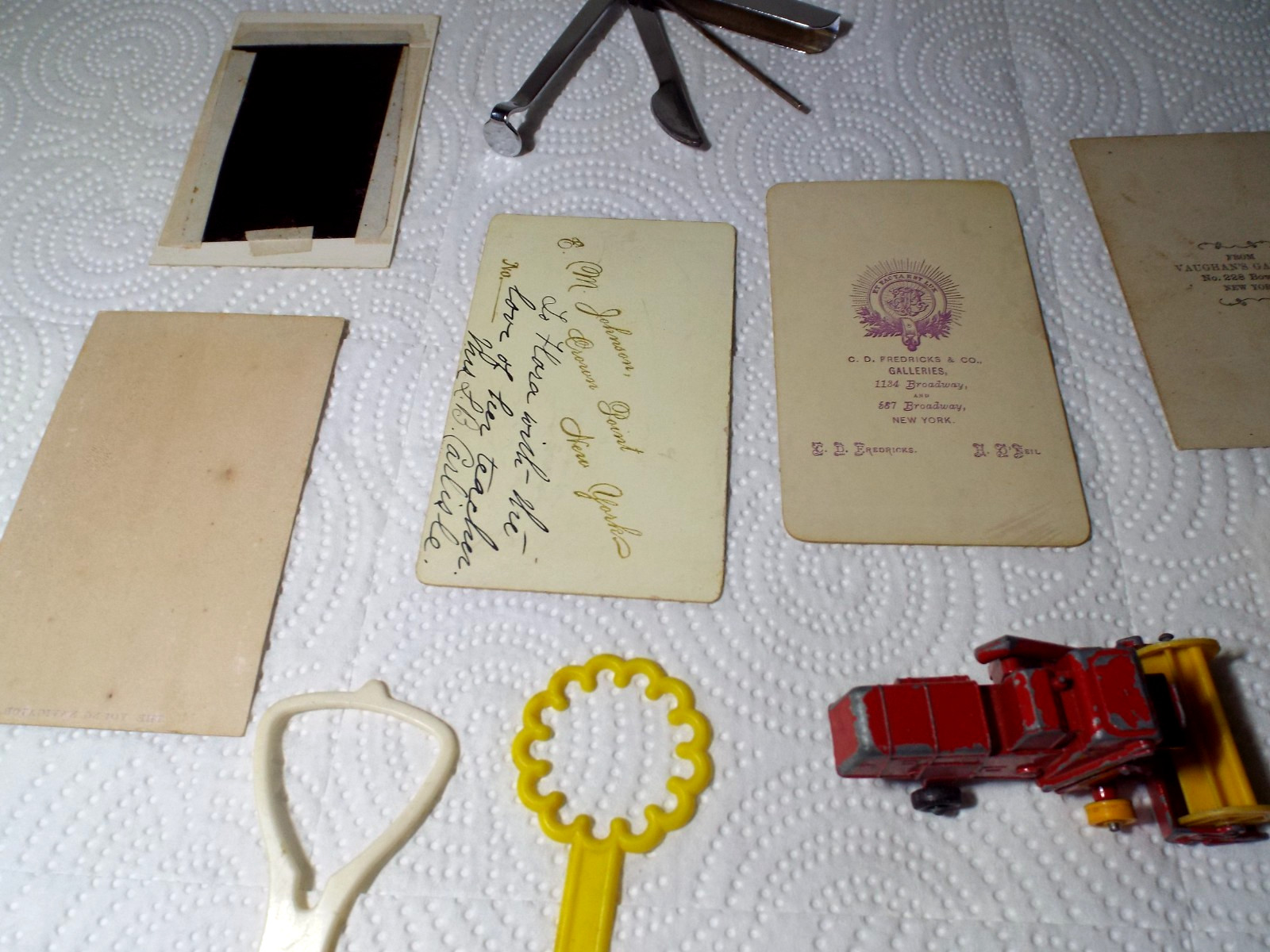 VINTAGE JUNK DRAWER LOT OF VARIOUS ITEMS READ!!
