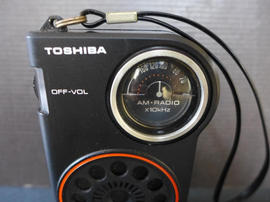 Period item [Good condition/audible item] TOSHIBA Portable AM ​​Radio RP-82