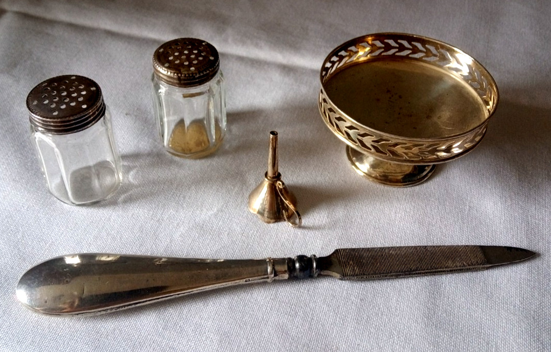 Job lot small vintage silver items