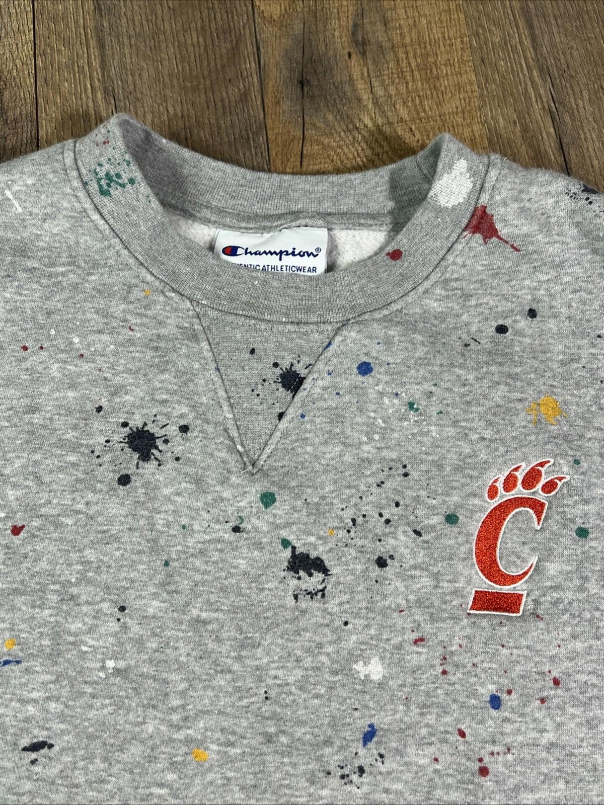 Cincinnati Bearcats Champion Paint Splatter Sweatshirt Crewneck Gray Medium.