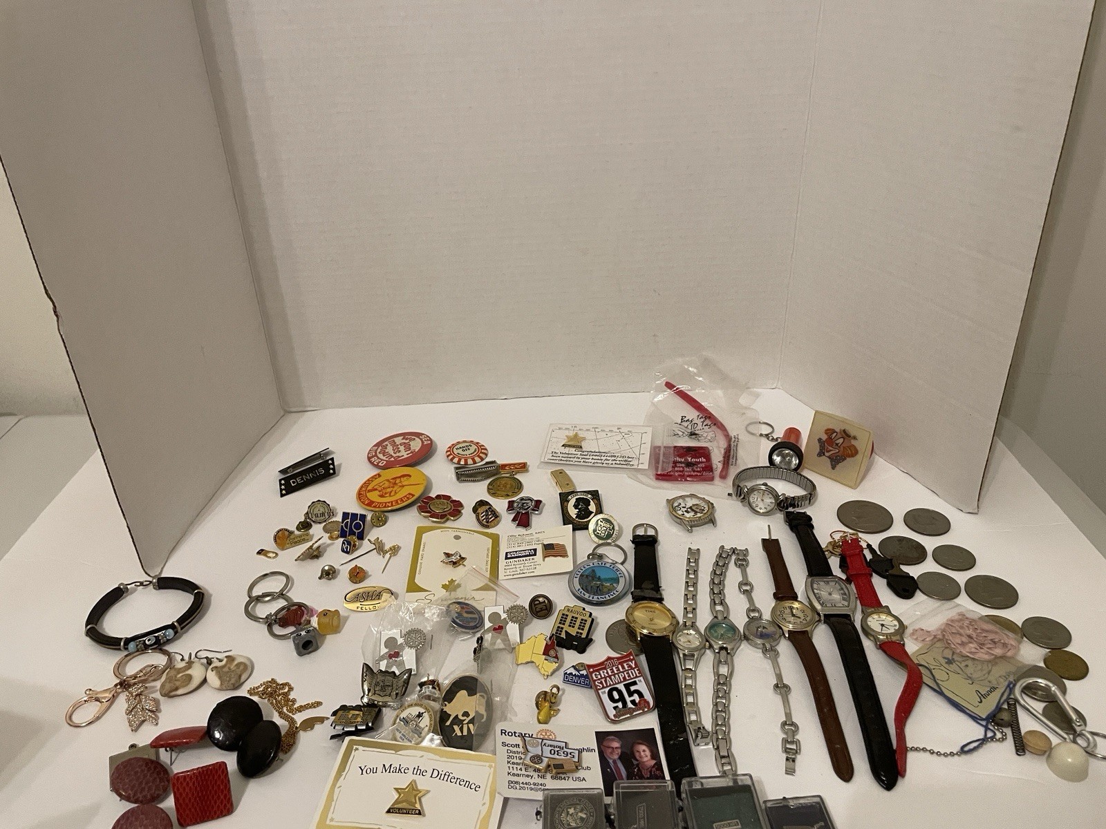 JUNK DRAWER LOT VINTAGE TO MODERN COINS UNTESTED WATCHES PINS KEYS JEWELRY +MORE