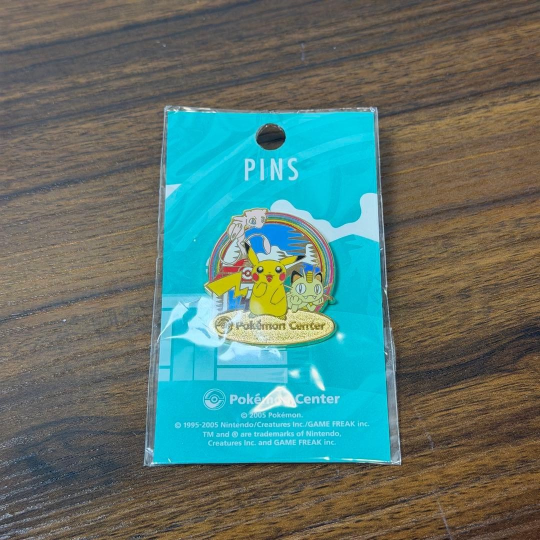 Pokemon Center Pin Badge 2005 Mew Meowth Pikachu Rare Collectible