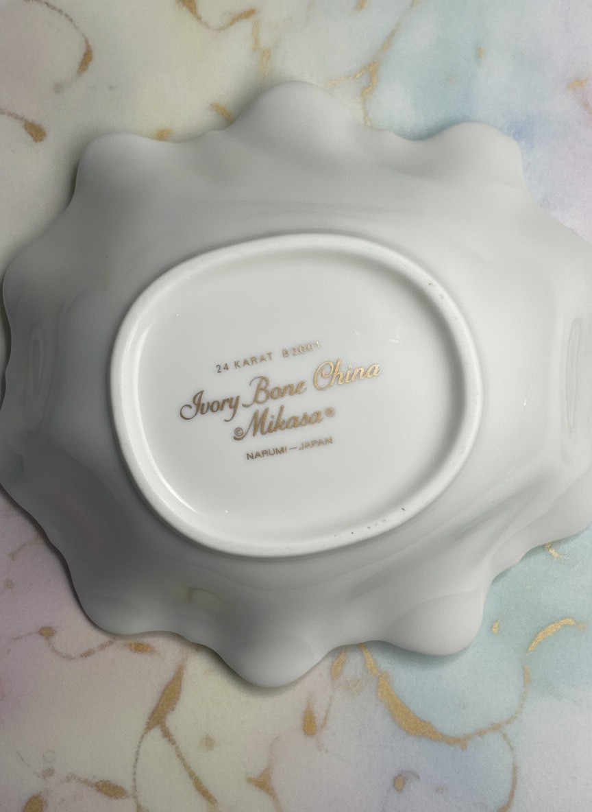 Mikasa 24 Karat Gold Trim Ivory Bone China Decorative Dish