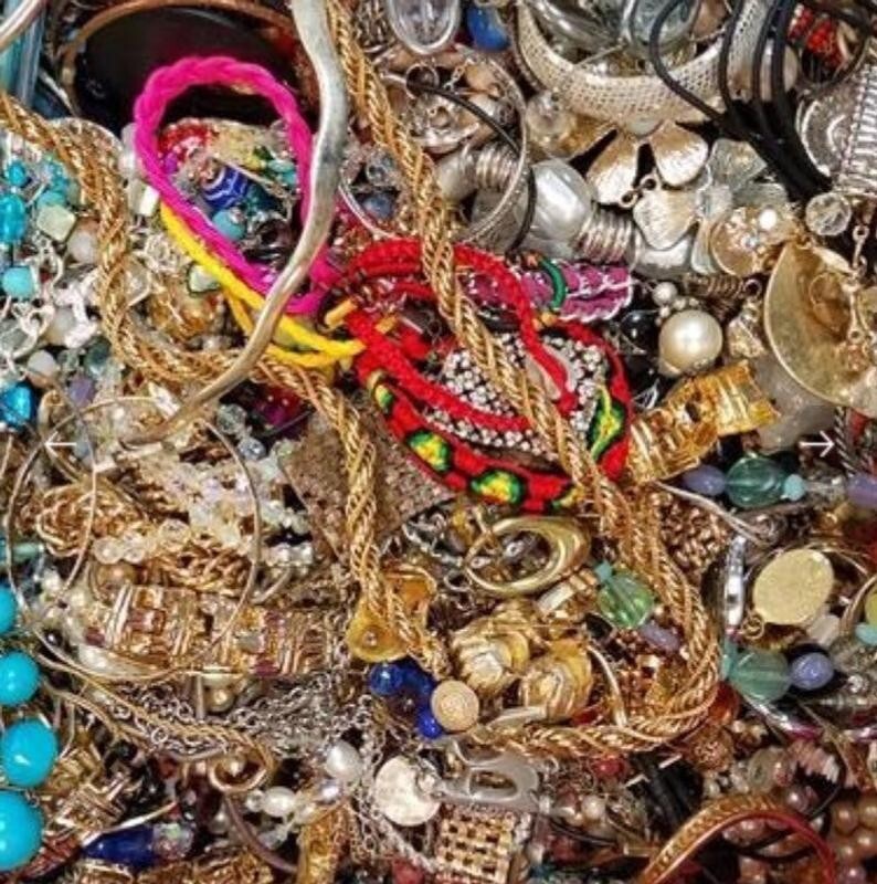 Estate Lot-Vintage Junk Drawer Lot Collectibles-Jewelry,Trinkets,Coins, bulk#3EE