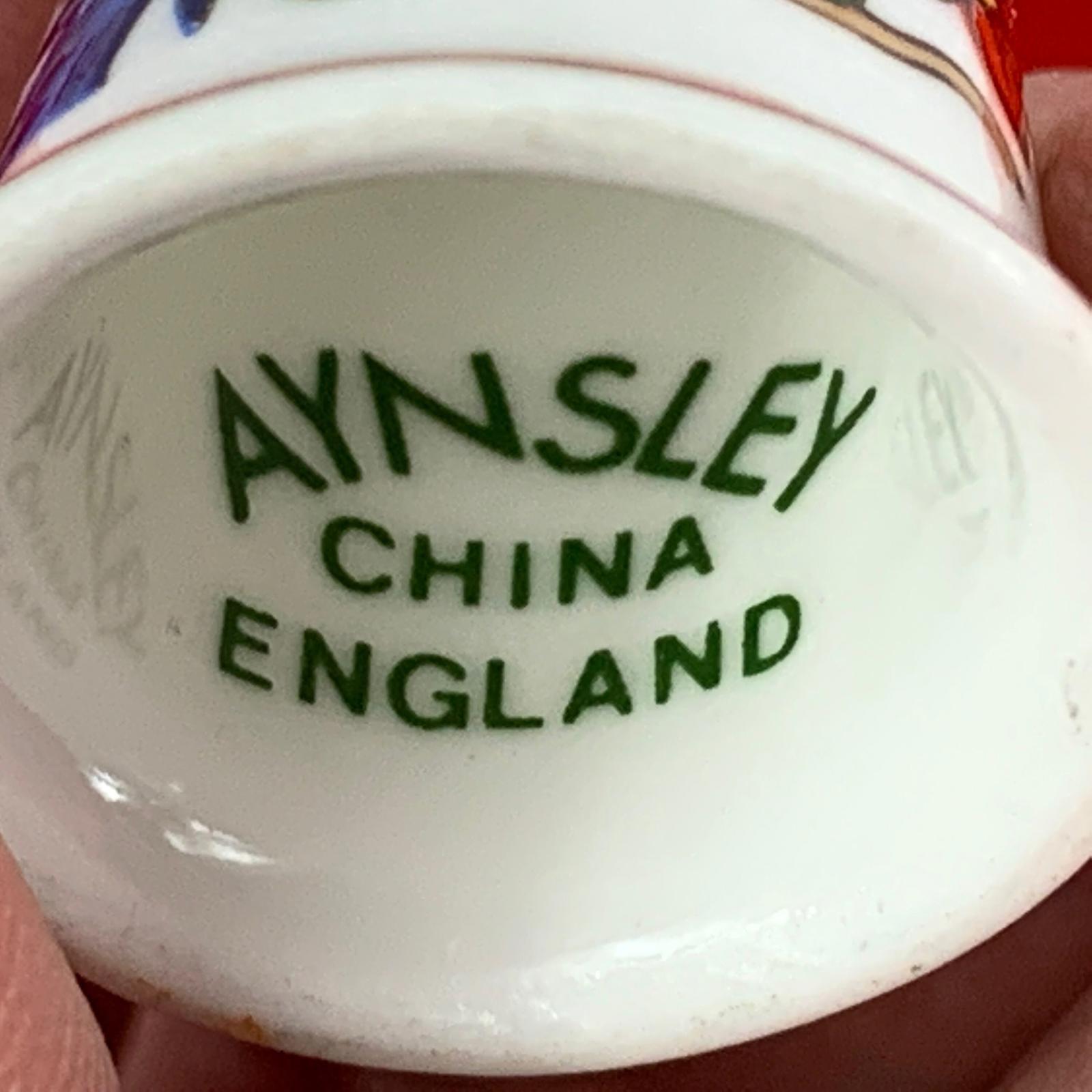 Pembroke Bird Thimble by Aynsley China England