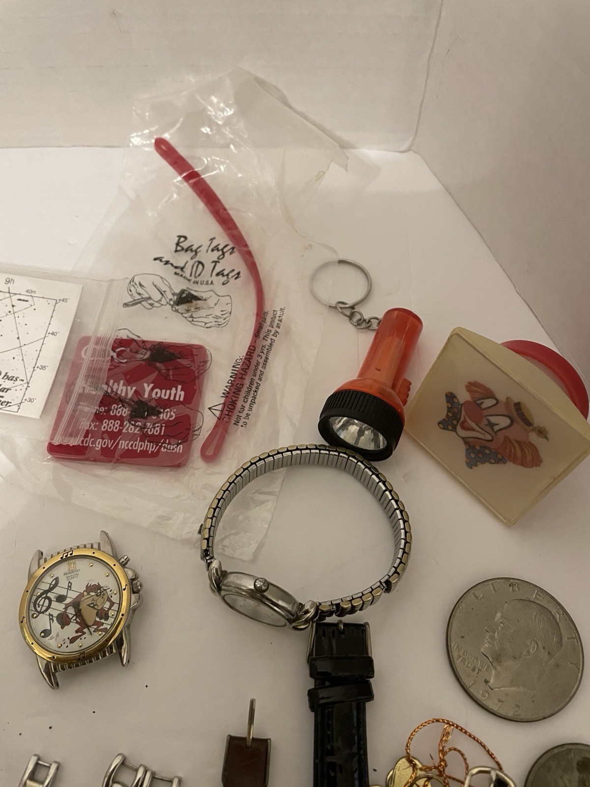 JUNK DRAWER LOT VINTAGE TO MODERN COINS UNTESTED WATCHES PINS KEYS JEWELRY +MORE