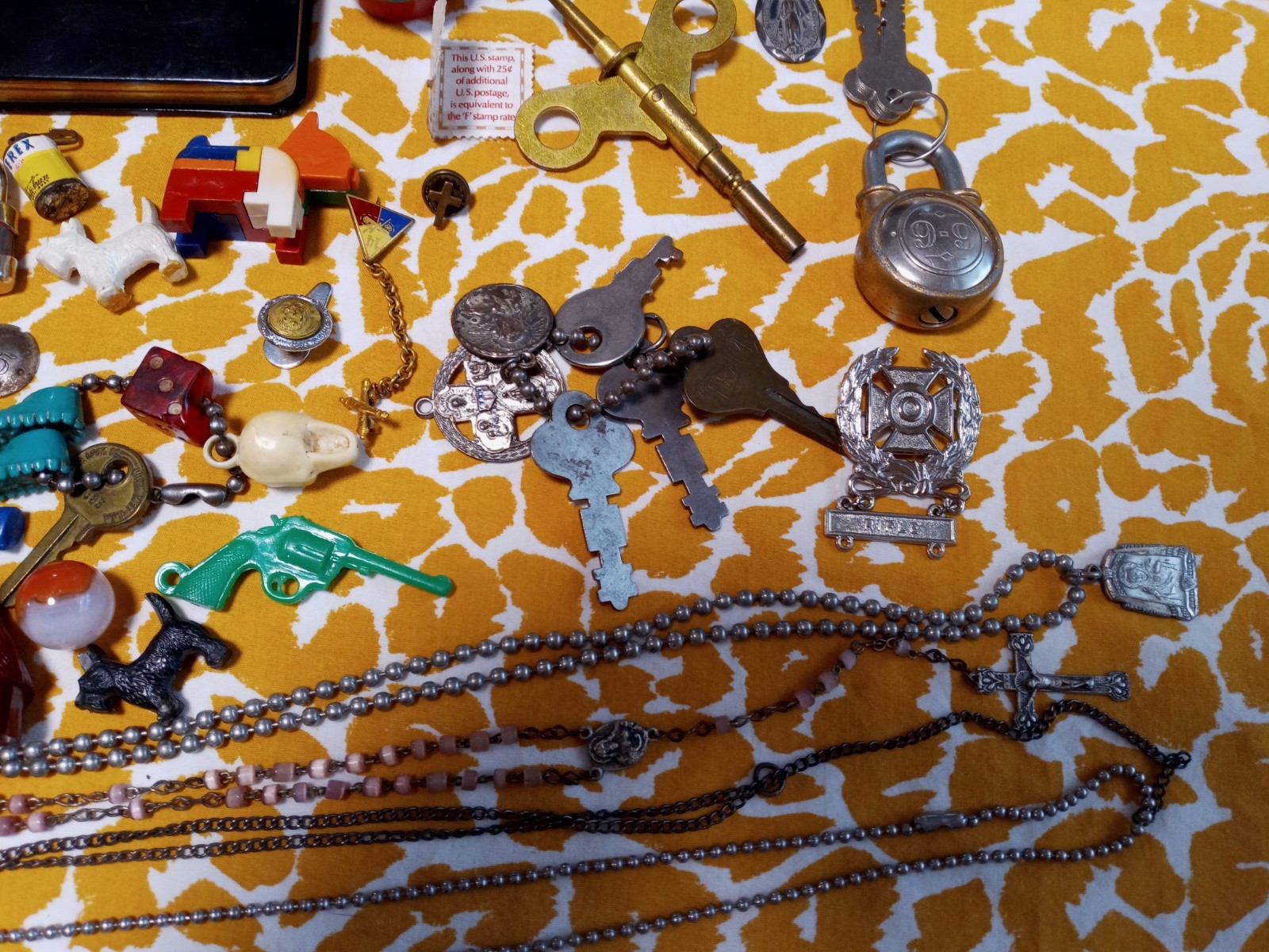 Mixed lot mid century modern man trinket box plastic minis religious AS IS