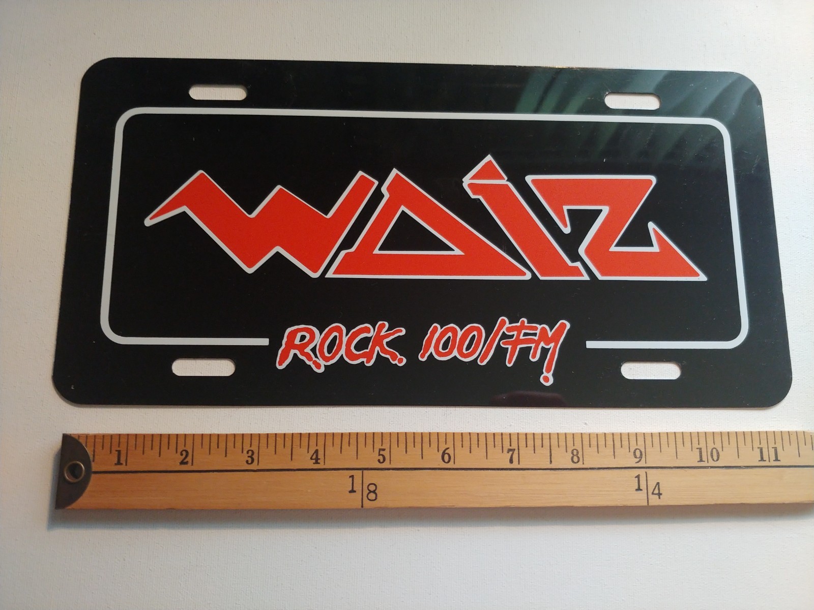 * 80S RADIO STATION ROCK WAIZ 100 FM LICENSE PLATE PLAQUE TIN METAL *