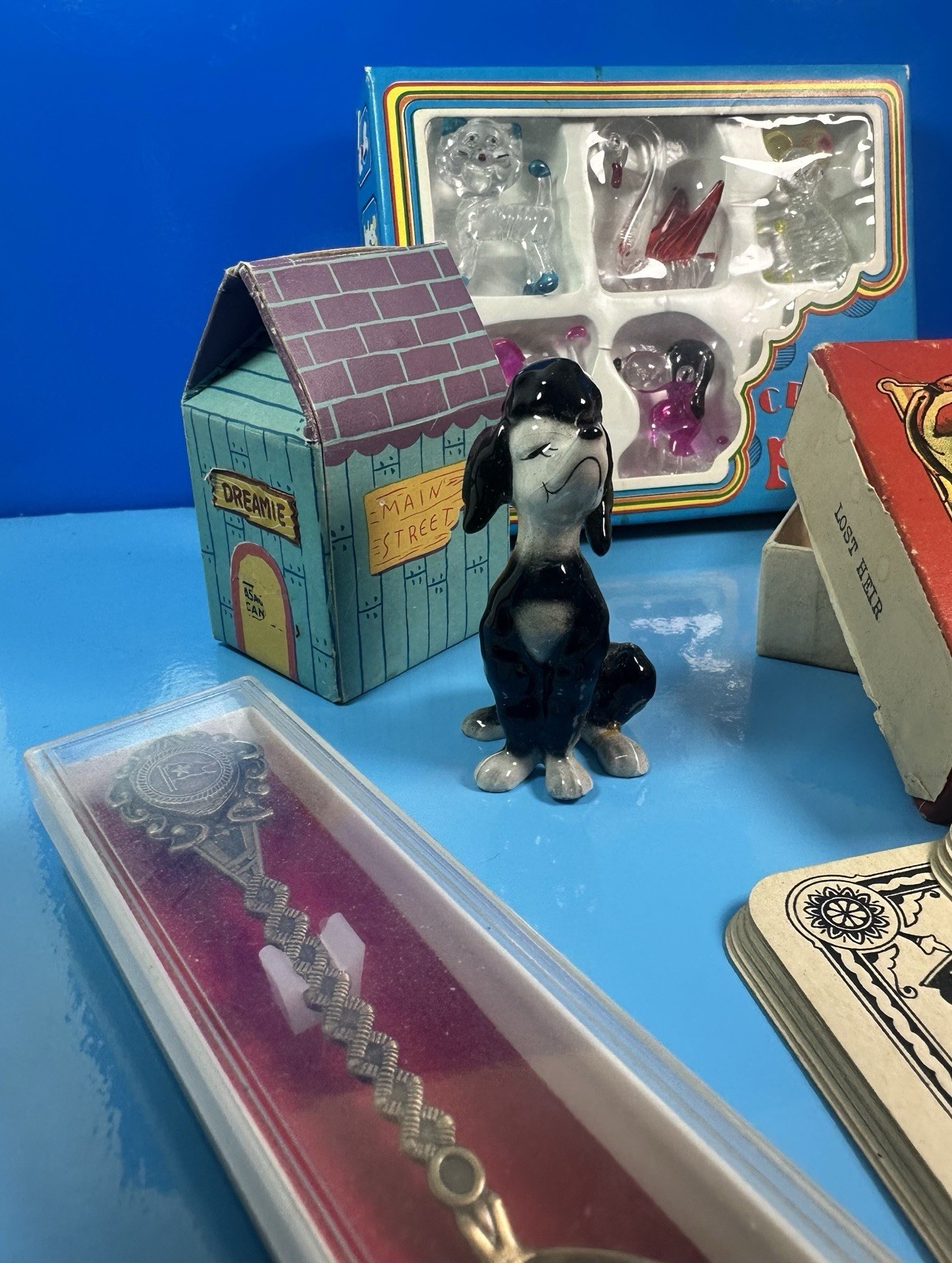 MIXED LOT VINTAGE ITEMS & ANTIQUES – Game Titanic Spoon Glass Porcelain Poodle