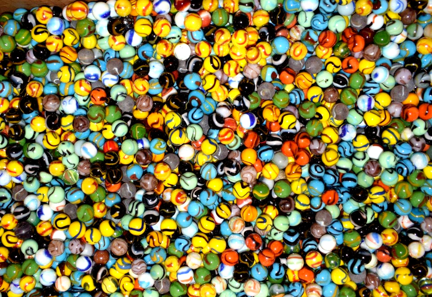 Lot of 30 Vacor 🔵🟡🔴🟢Multi-Color💡Bright Mixed Swirl Marble .625″=5/8″ Mint