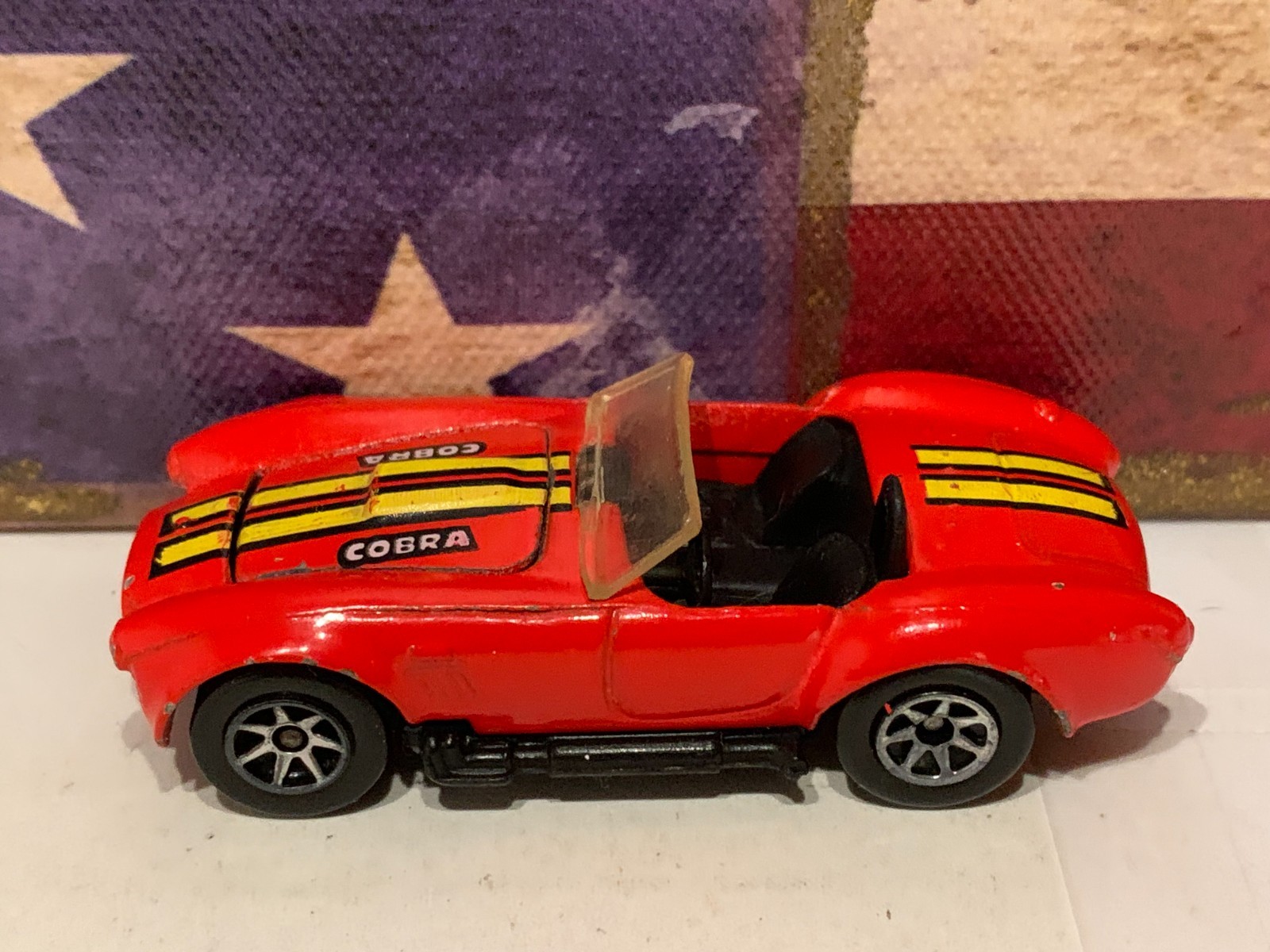 HOT WHEELS SHELBY COBRA 427 S/C X2. 1995 RED W/PLASTIC & METAL BASE VARIATION