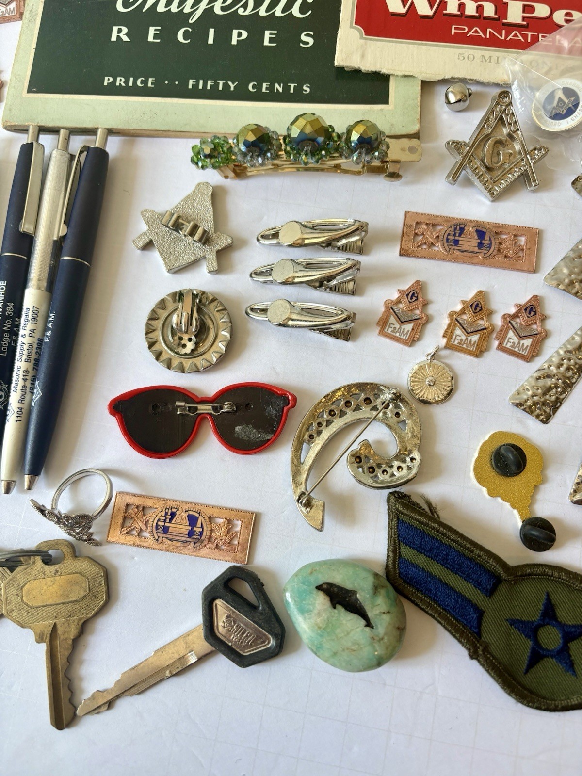 Vintage – Now Junk Drawer Lot Jewelry Keys Pins Brooches Masonic Trinkets 80+