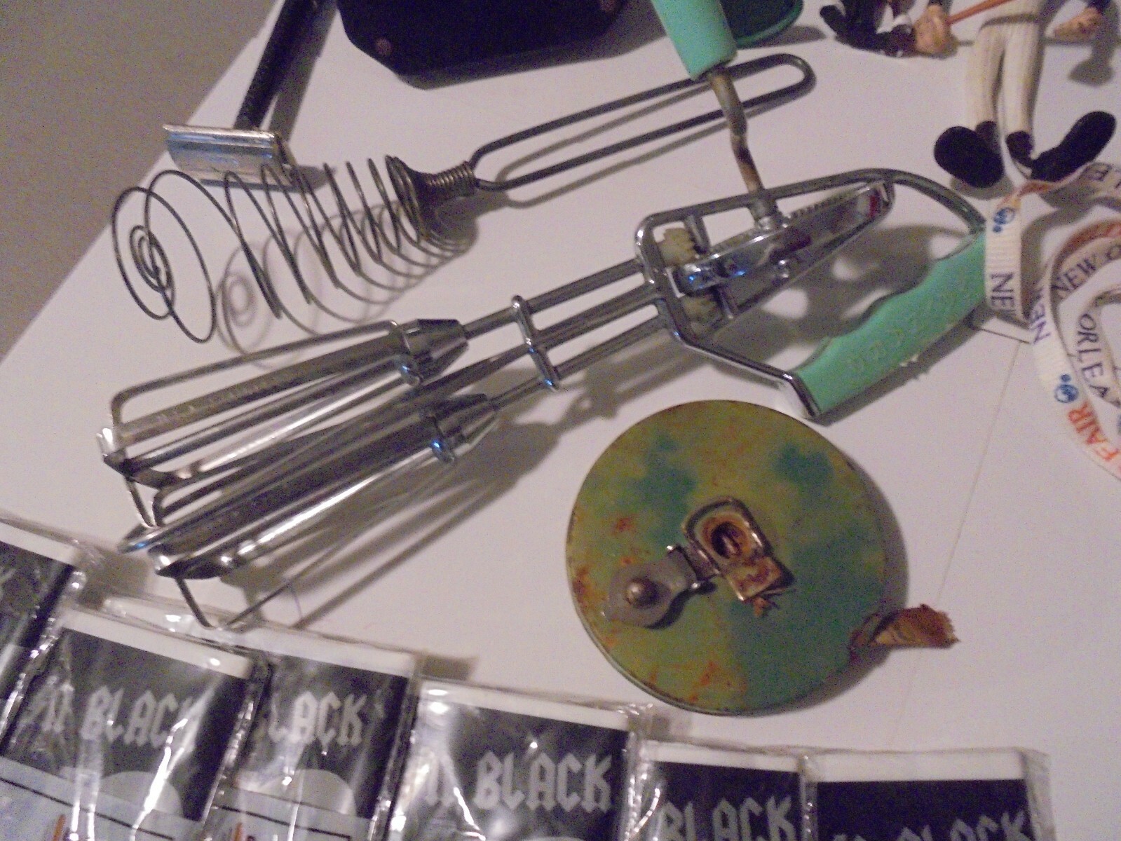 JUNK DRAWER LOT,TONY THE TIGER,AM RADIO,X-MAS,KITCHEN,X-MEN ,VIEWMASTER,TROLL,TO
