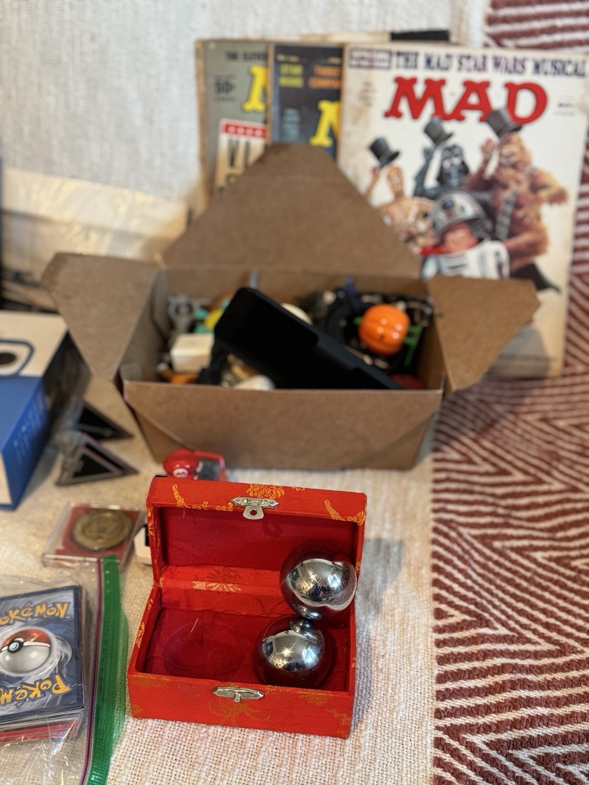 Vintage curiosity lot – Madagazines Sar Wars, Pokemon cards, polaroid, ephemeral