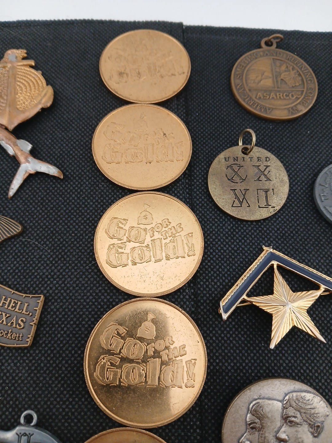LOT OF GRANDPA’S vintage Souvenir coins pins Keychains collection