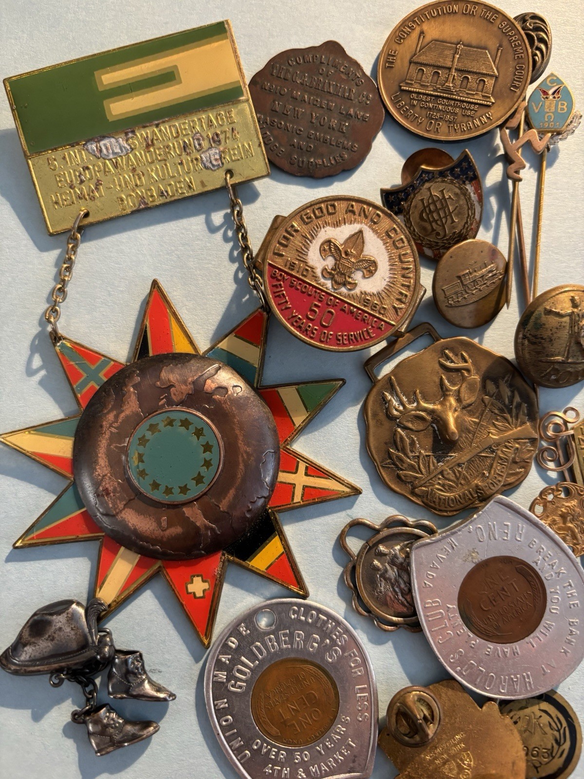 OLD ADVERTISING FOB BADGE TRADE SOCIETY TOKEN ENCASED COIN MILITARY METAL ITEMS