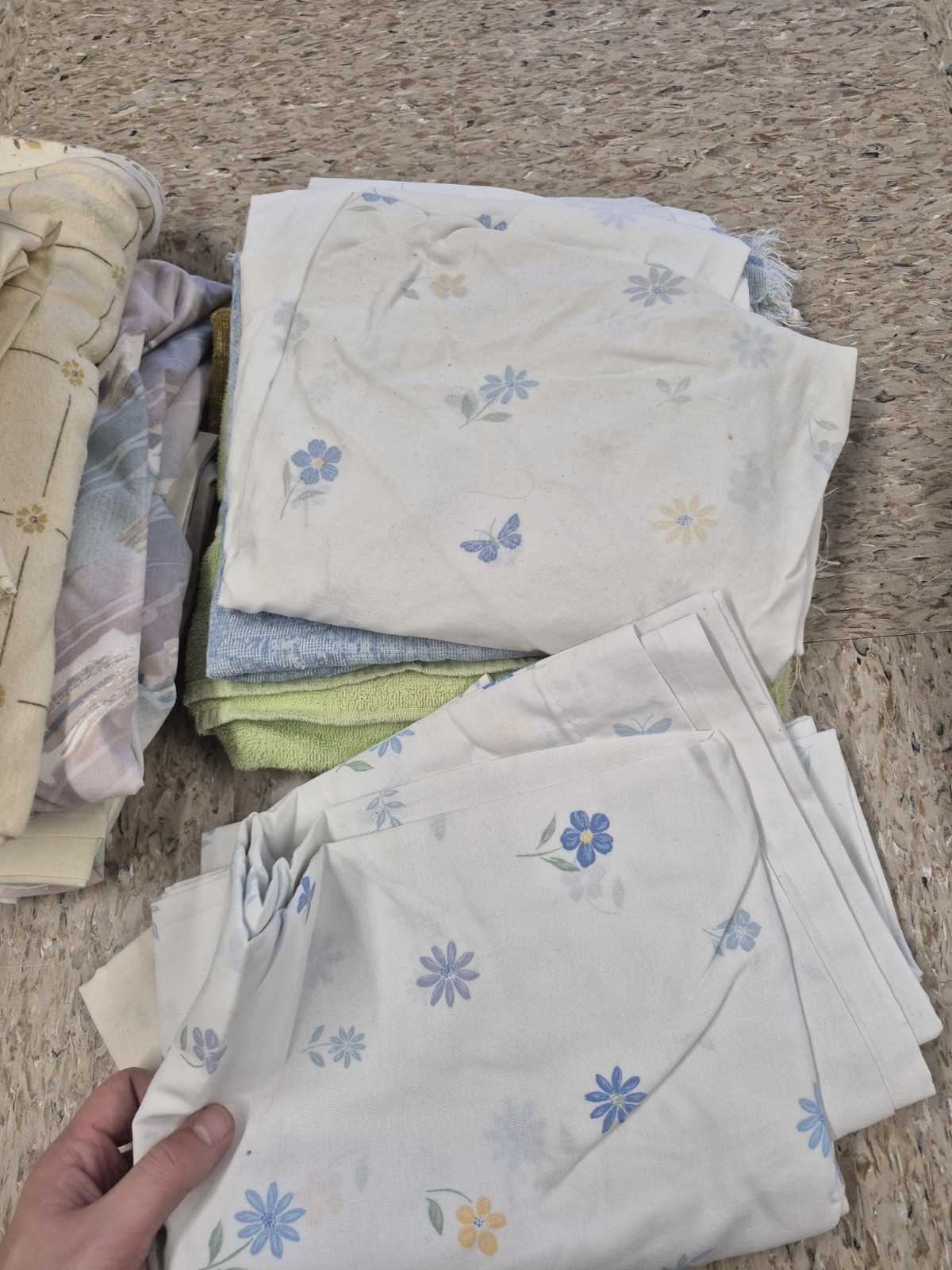 Bulk lot of Vintage Linens Bed Sheets Pillowcases Towels MCM Grandmas Closet