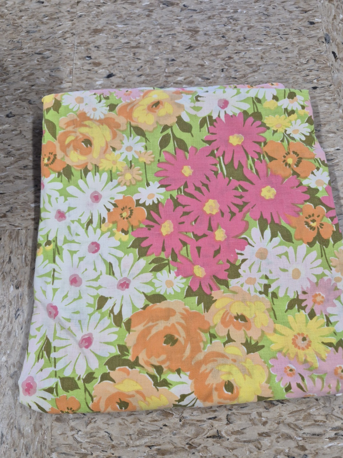 Bulk lot of Vintage Linens Bed Sheets Pillowcases Towels MCM Grandmas Closet