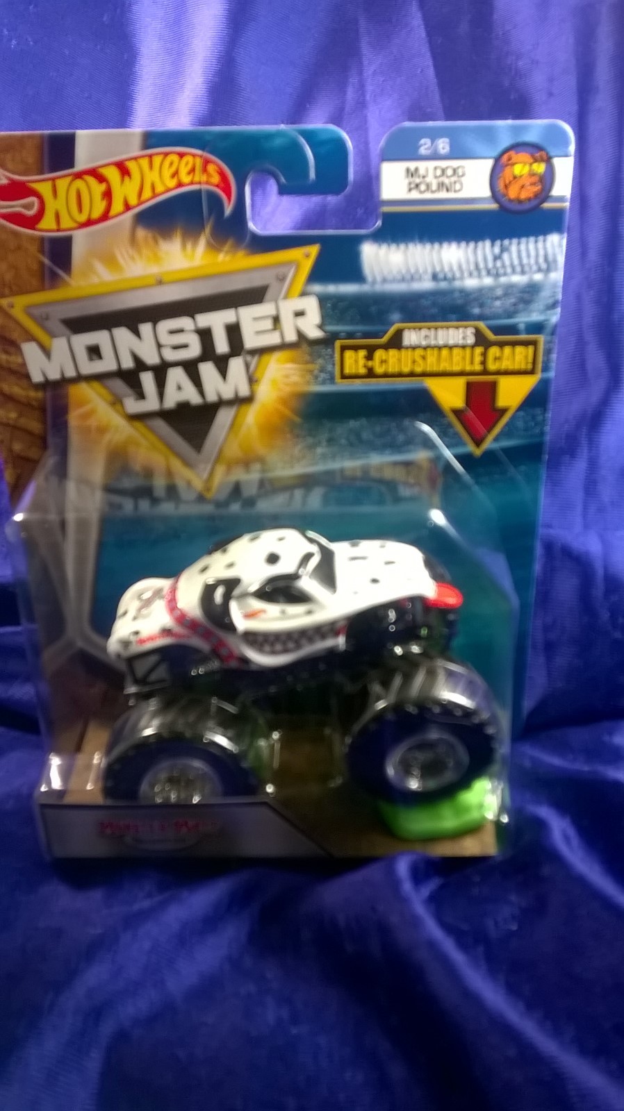 HOT WHEELS MONSTER JAM MONSTER MUTT DALMATIAN INCLUDES RE-CRUSHABLE CAR