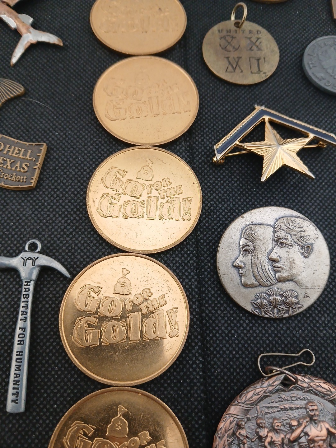 LOT OF GRANDPA’S vintage Souvenir coins pins Keychains collection