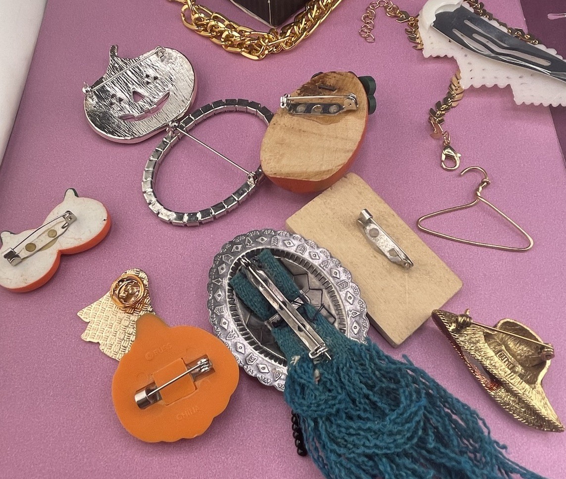Grandmas Junk Drawer Lot Unusual Items Vintage To Modern Brooch Pin Random