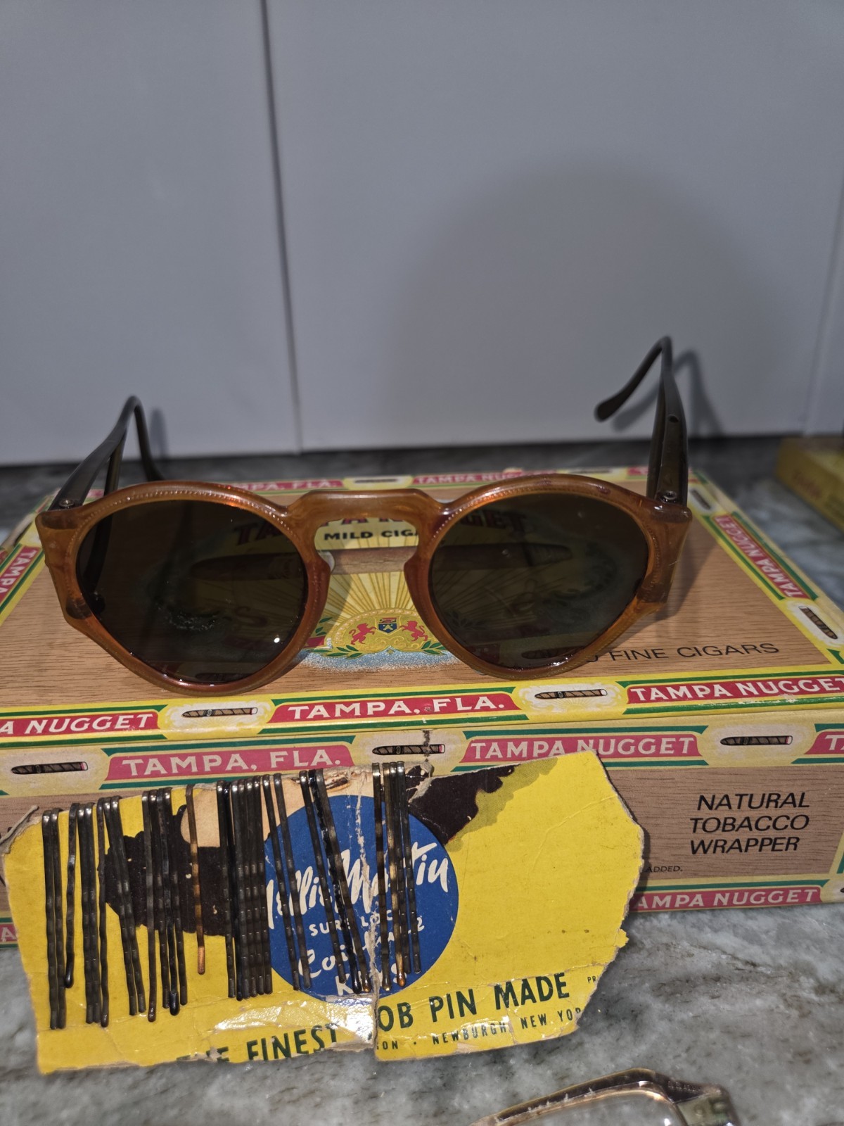 Tampa Nugget Cigar Box Lot w/ Trim Trio Tool, Combs, Eyeglasses, Sunglasses