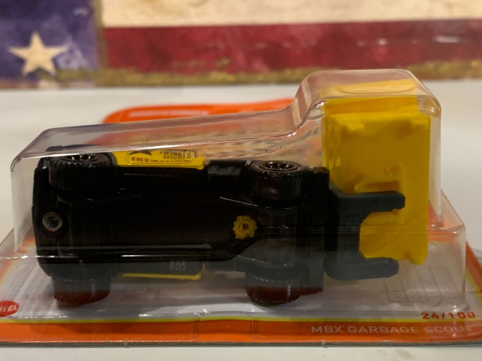 MATCHBOX MBX GARBAGE SCOUT WITH DUMPSTER. YELLOW/BLACK ON CARD