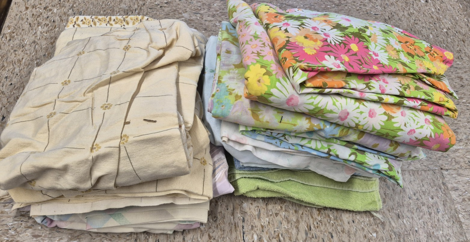 Bulk lot of Vintage Linens Bed Sheets Pillowcases Towels MCM Grandmas Closet