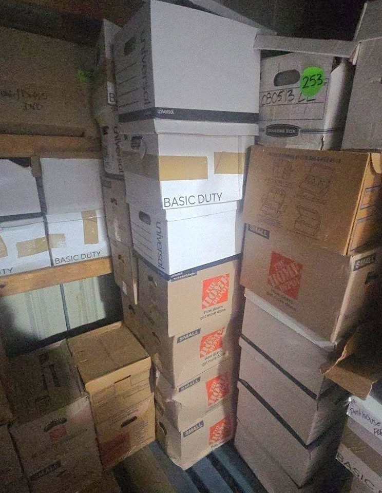 10000+ Collectible Books Records Magazines Toys Wholesale Lot Fills 40ft Shipper