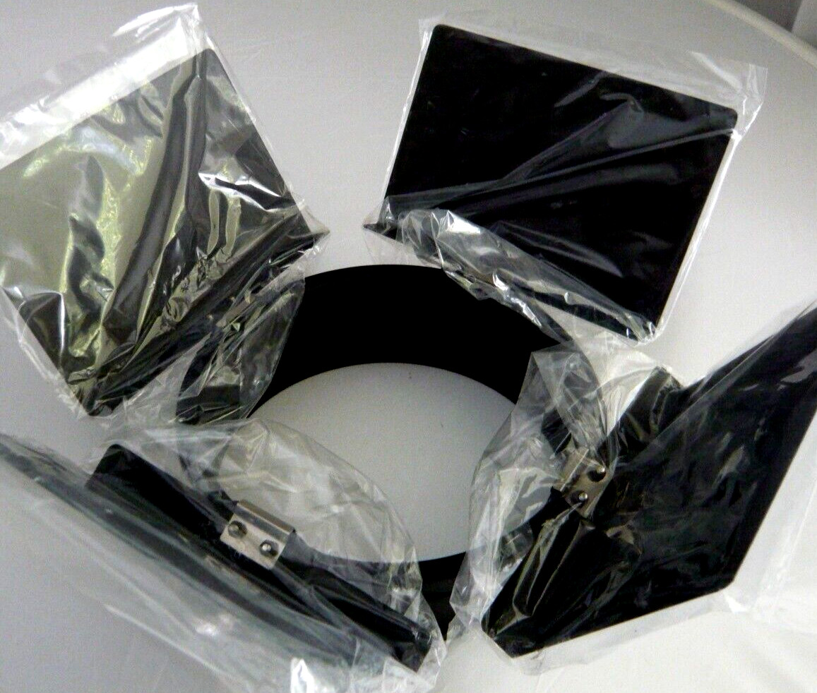 Barnd door set for Flash / strobe, universal 6-1/2 inch round fitting. NEW !