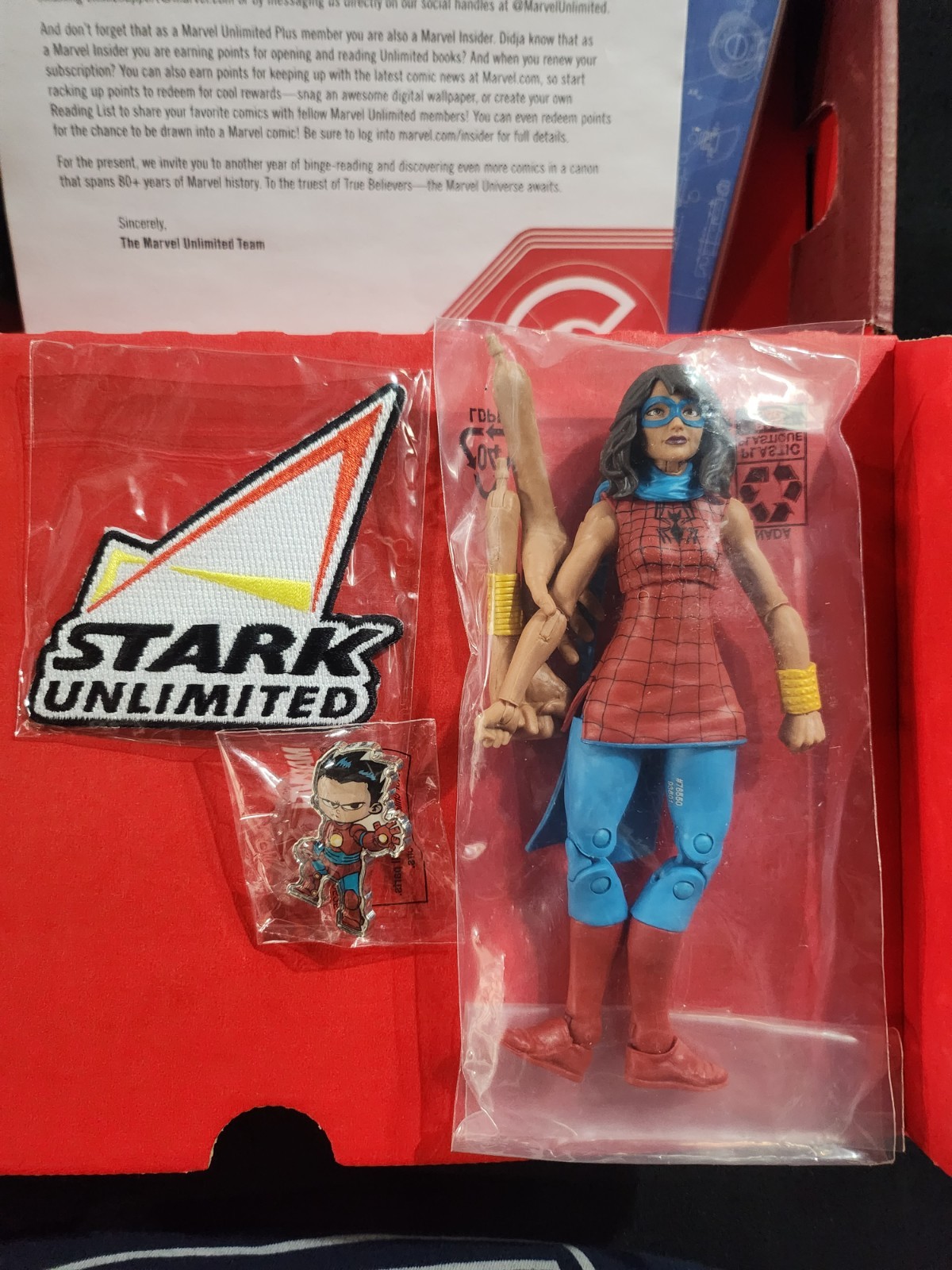 Marvel Unlimited Subscription Kit – 2 Comics, 1 Figure, Patch, Pin (8/8.5) 2020