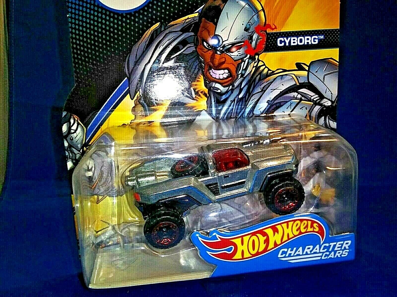 HOT WHEELS DC CYBORG CHARACTER CAR ROBOTIC OFF-ROAD TRUCK 1:64 SCALE RARE