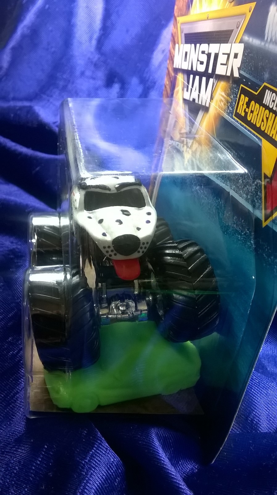 HOT WHEELS MONSTER JAM MONSTER MUTT DALMATIAN INCLUDES RE-CRUSHABLE CAR