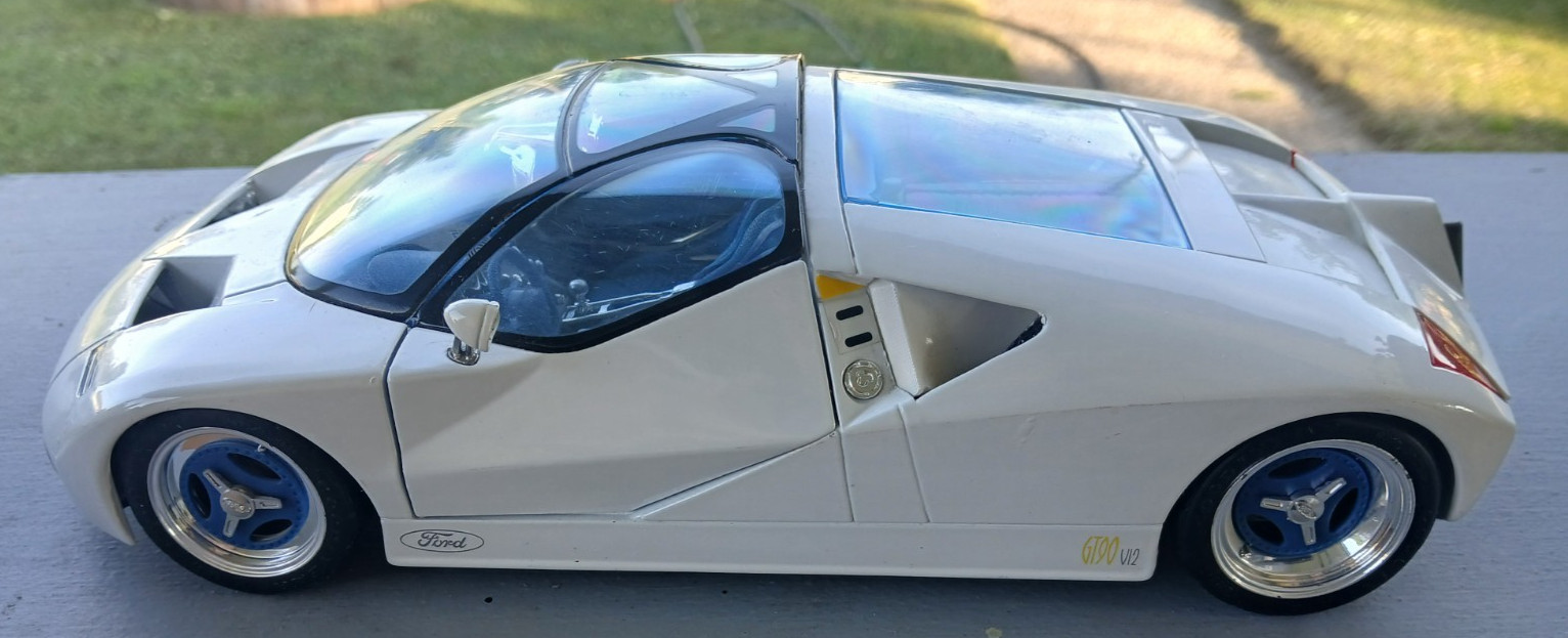 Maisto Ford GT 90/ White /Diecast / Thailand / Scale 1/18