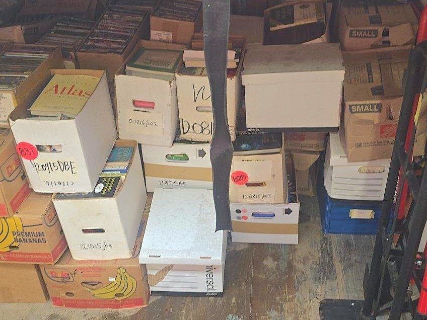 10000+ Collectible Books Records Magazines Toys Wholesale Lot Fills 40ft Shipper