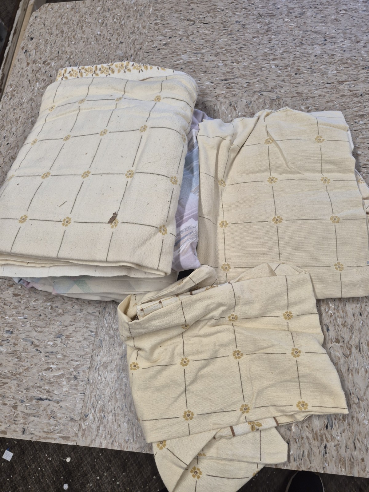 Bulk lot of Vintage Linens Bed Sheets Pillowcases Towels MCM Grandmas Closet