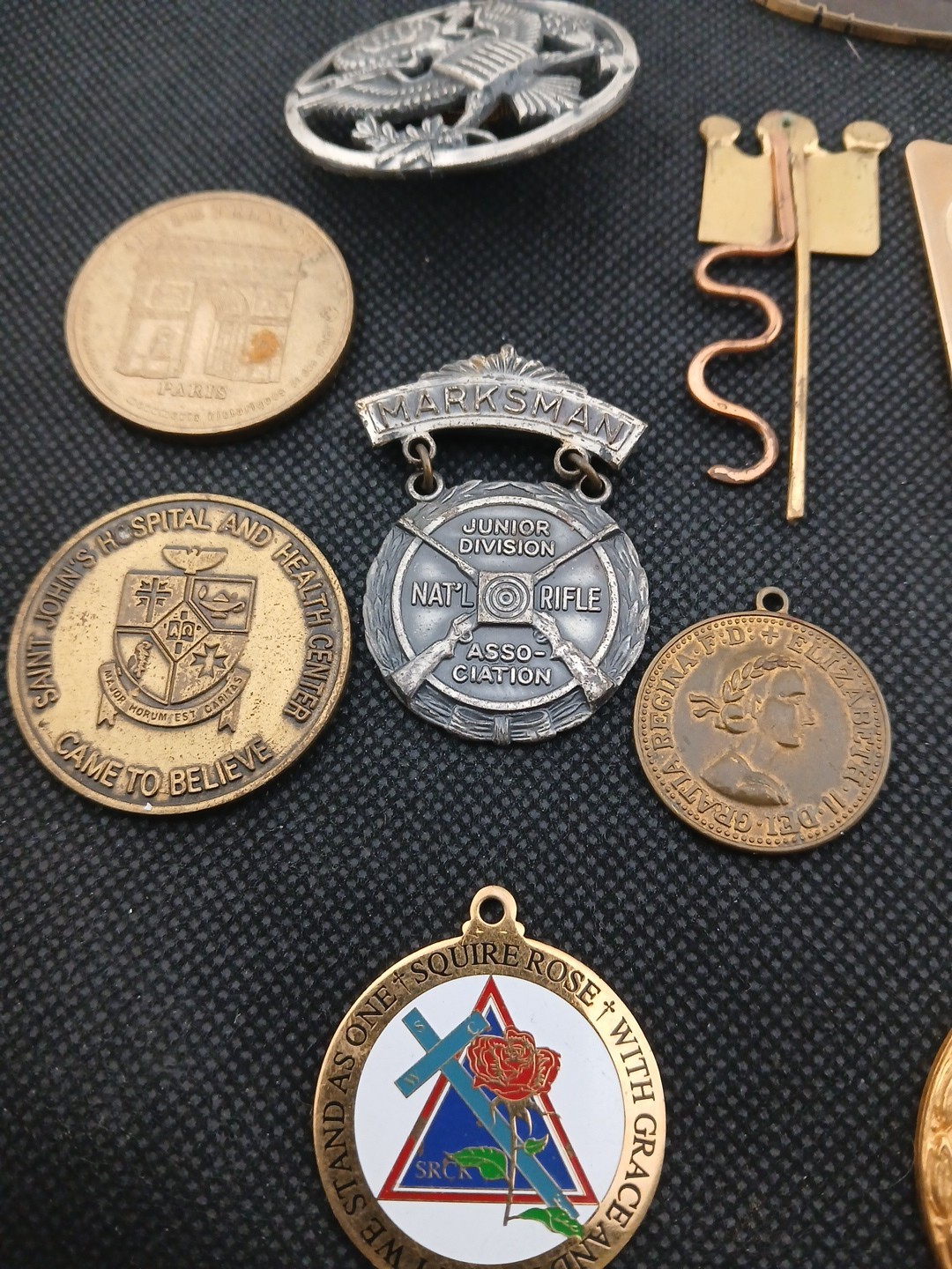 LOT OF GRANDPA’S vintage Souvenir coins pins Keychains collection