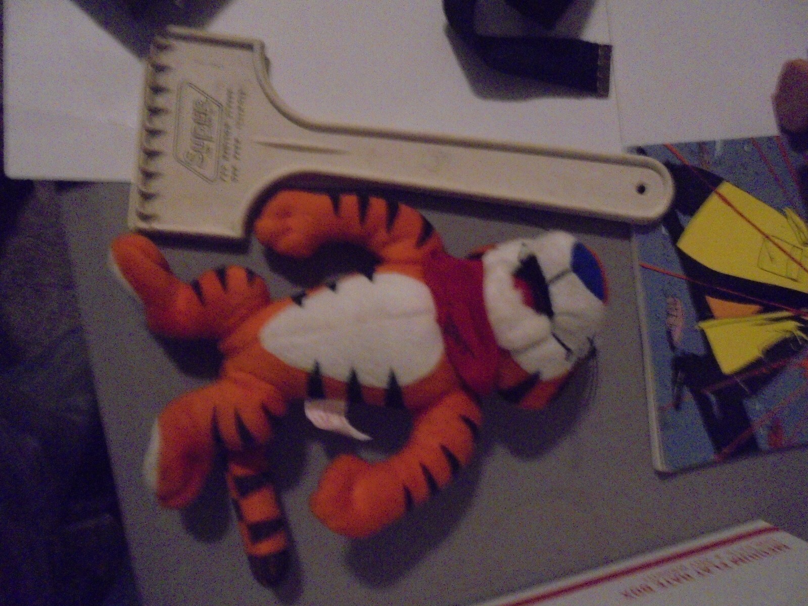 JUNK DRAWER LOT,TONY THE TIGER,AM RADIO,X-MAS,KITCHEN,X-MEN ,VIEWMASTER,TROLL,TO