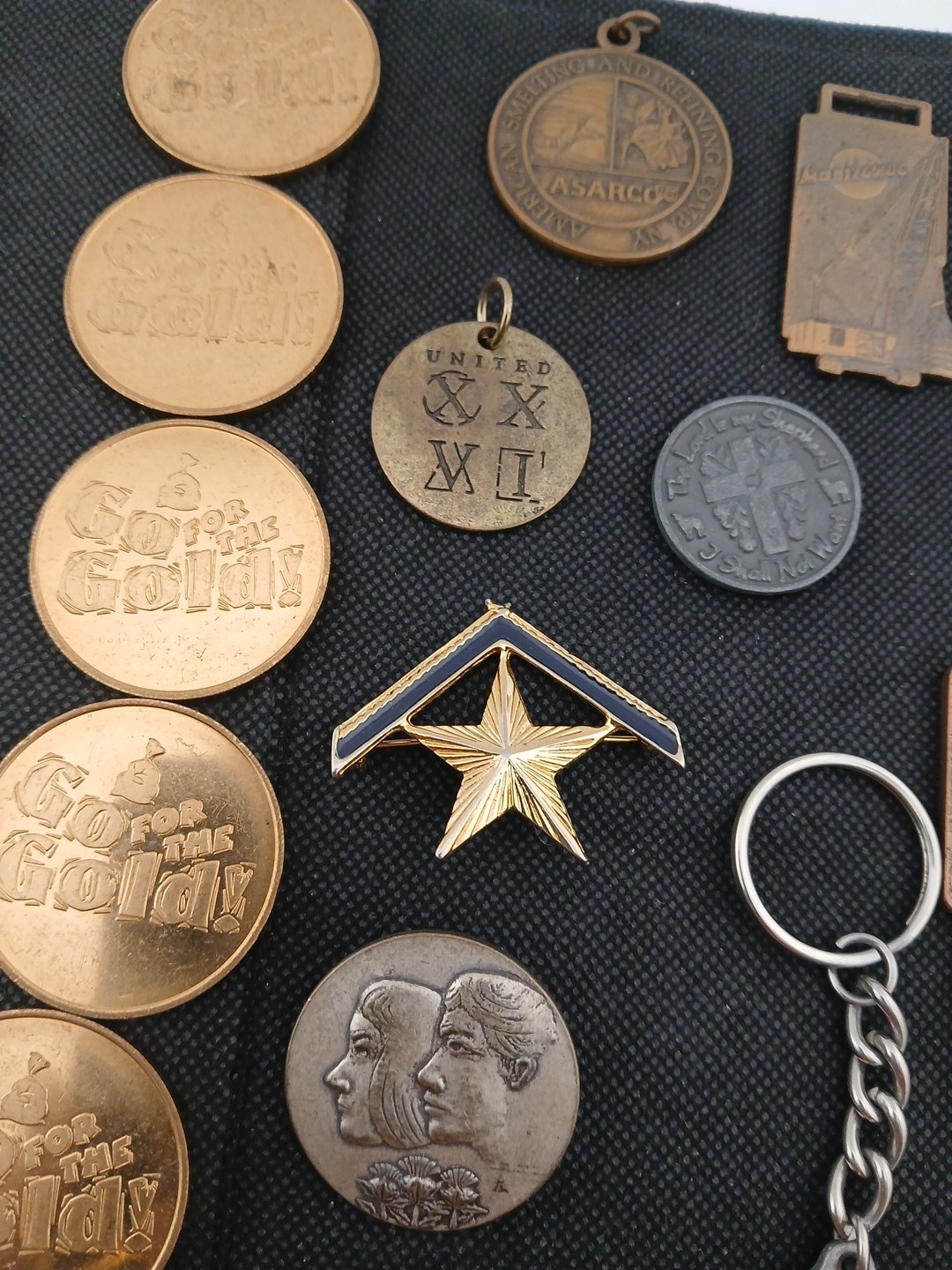 LOT OF GRANDPA’S vintage Souvenir coins pins Keychains collection