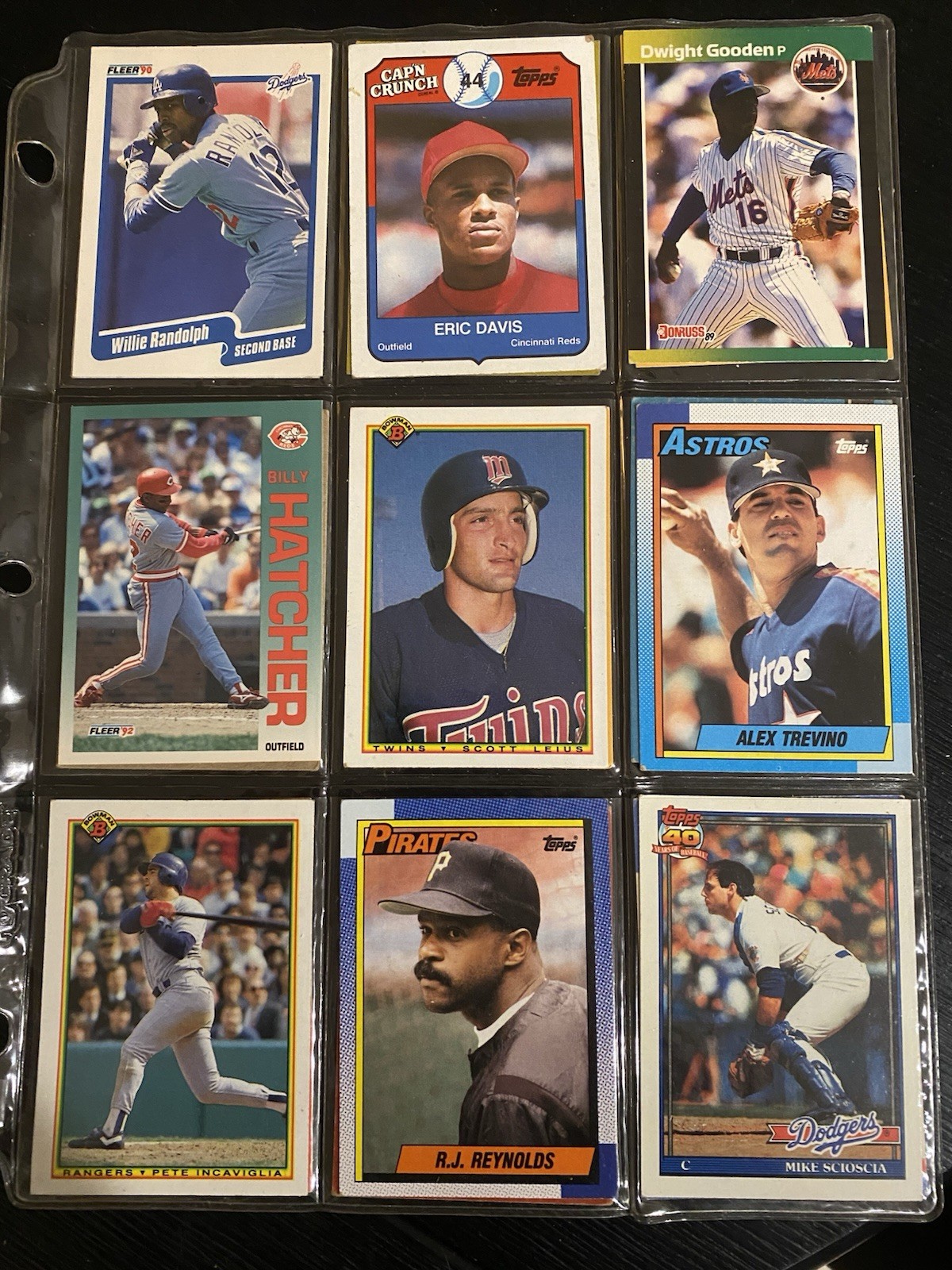 A whole binder of Baseball Cards from 1980-1990s (approx. 500 cards) retro