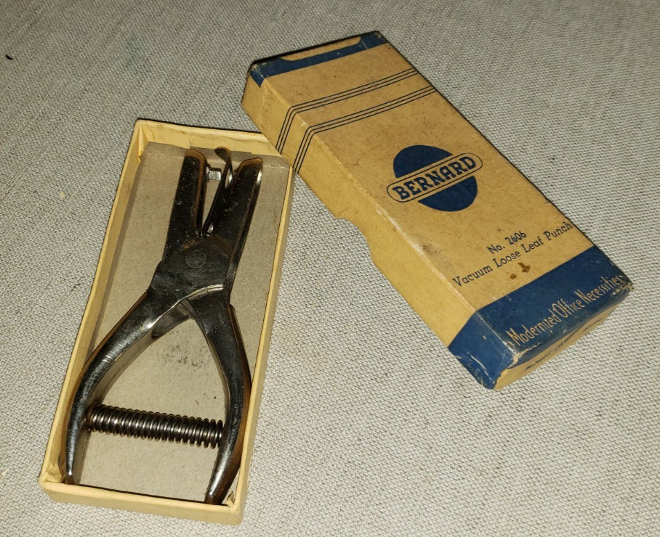 VTG CIGAR BOX FINDS MILITARY JEWELRY BUCKLES RANDOM OLD STUFF SEE DESCRIPTION
