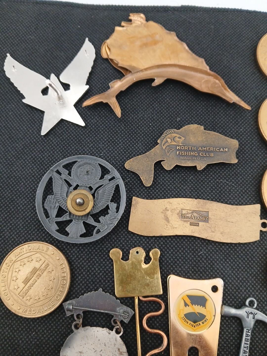 LOT OF GRANDPA’S vintage Souvenir coins pins Keychains collection