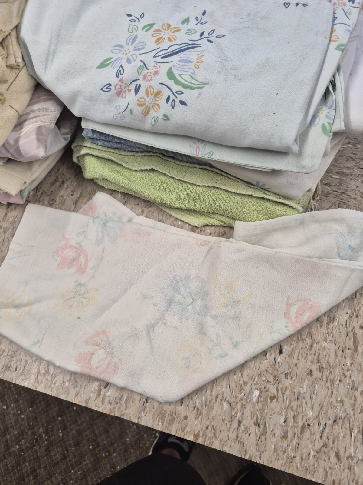 Bulk lot of Vintage Linens Bed Sheets Pillowcases Towels MCM Grandmas Closet