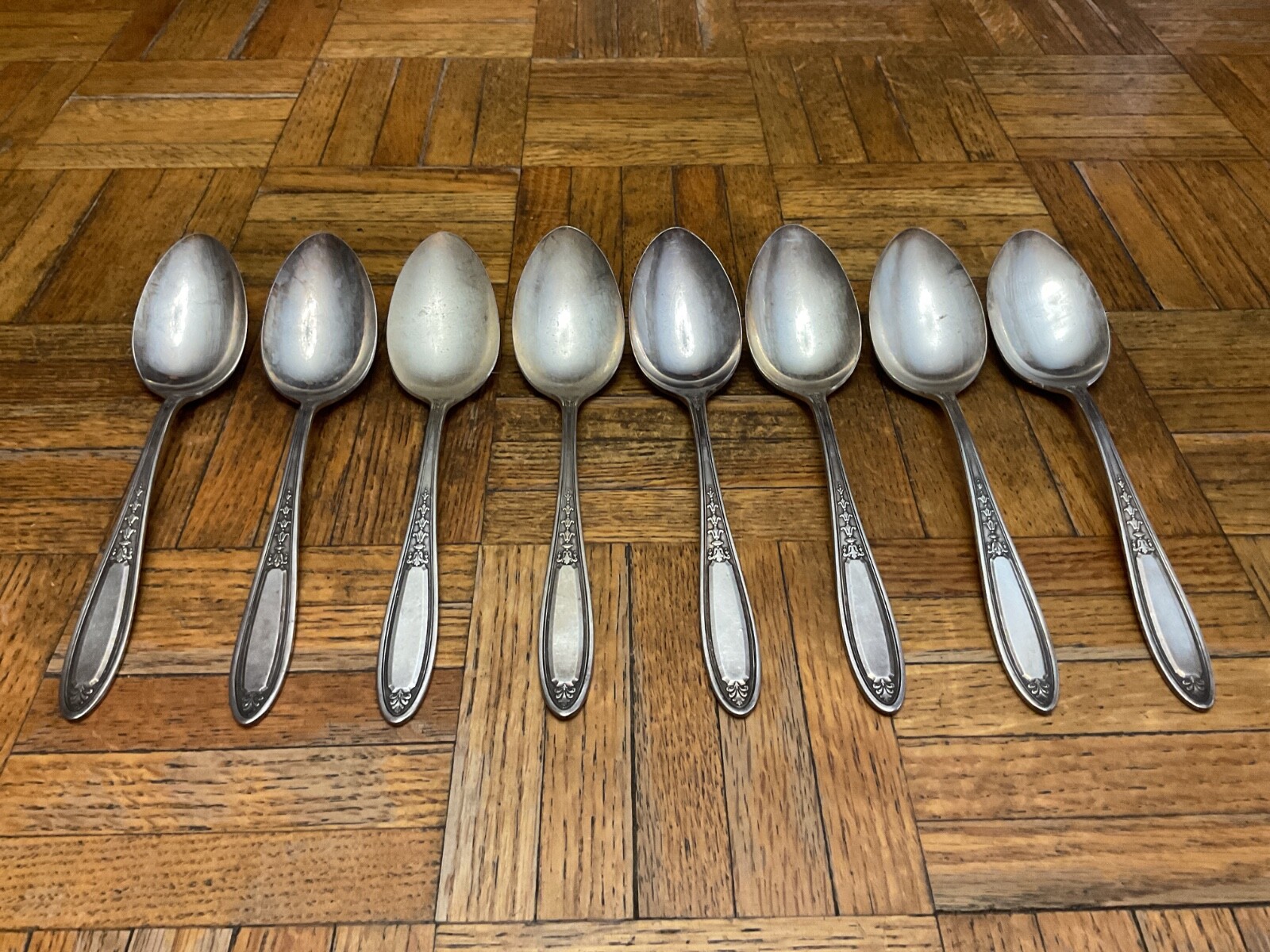 32 PC vintage flatware TUDOR PLATE Oneida Community Made