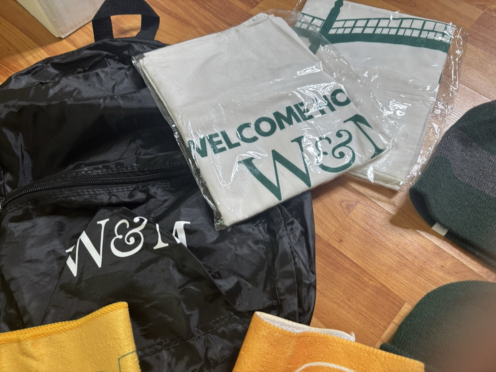 William & Mary Memorabillia Cup Bag Beanies Handtowels Pillow Cases Sticker Pin