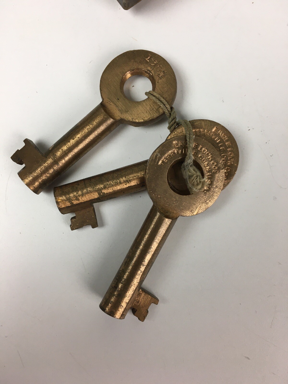 Mixed vintage lot – Hohner harmonica, Revlon, Eagle lock keys, Presbytarian coin