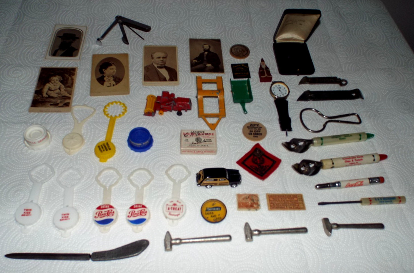 VINTAGE JUNK DRAWER LOT OF VARIOUS ITEMS READ!!