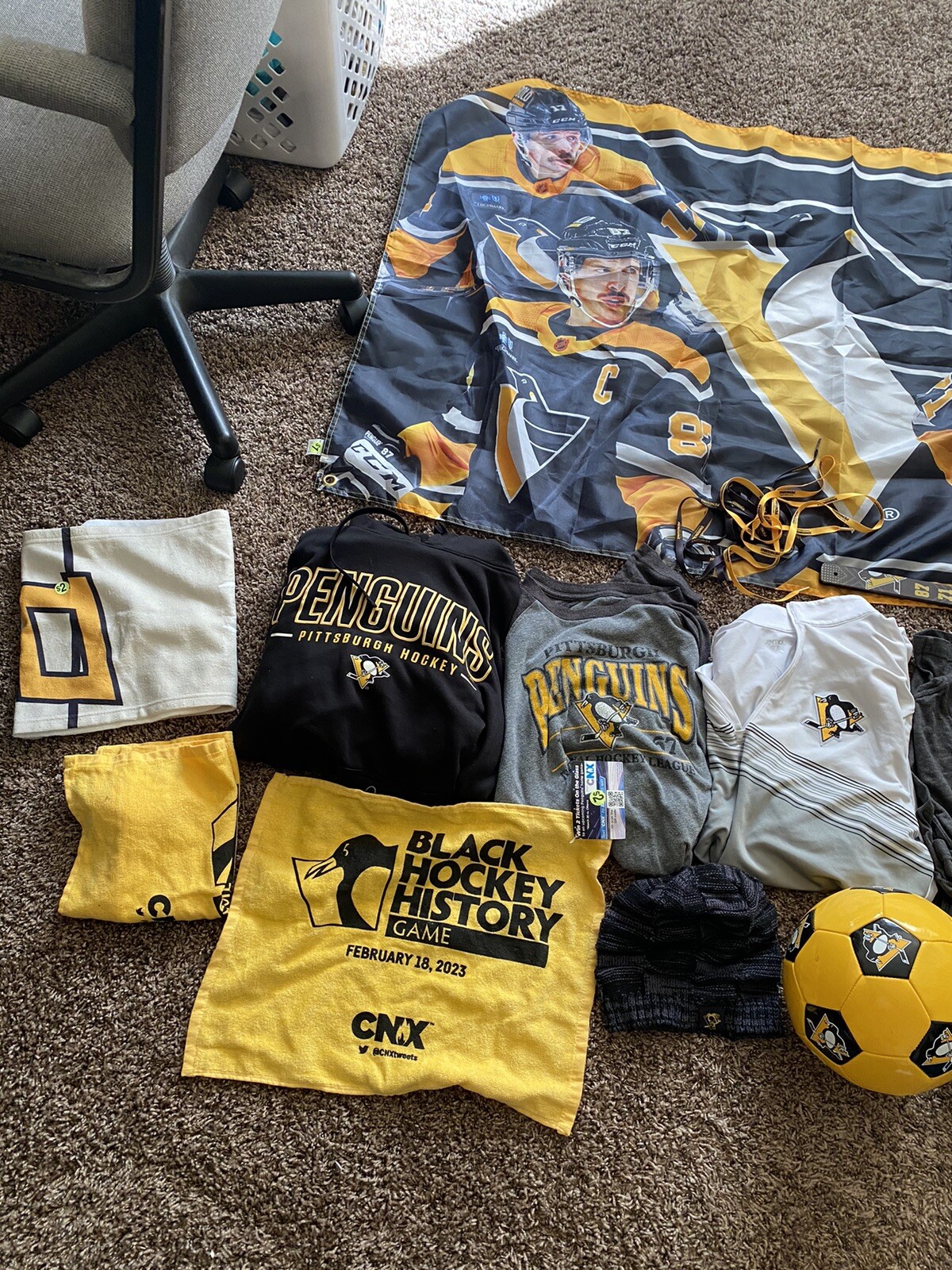 Pittsburgh Penguin Collectable Set (please See Description)